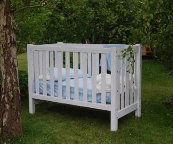 https://organiccotton.net.au/wp-content/uploads/white-timber-hardwood-cot.jpg